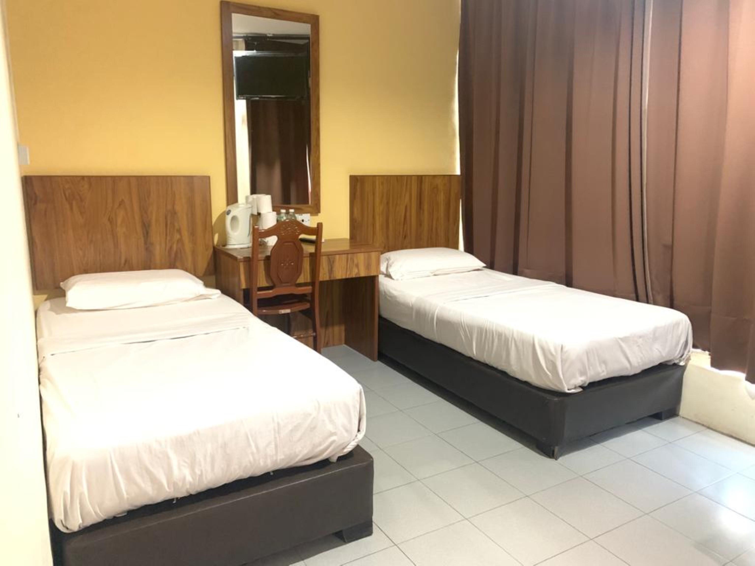 Oyo 89877 Sun Triang Hotel Kampong Kerayong Exterior photo
