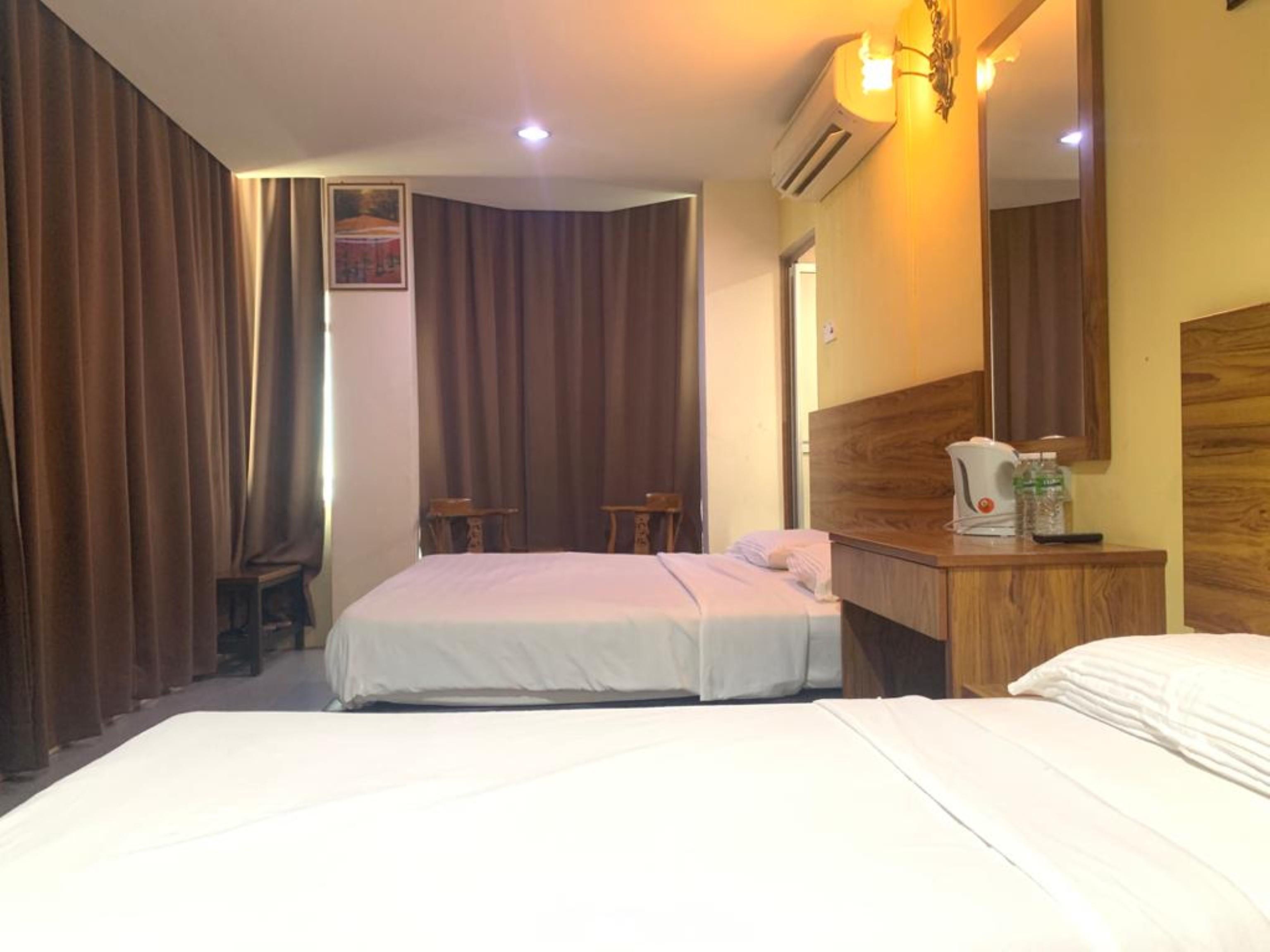 Oyo 89877 Sun Triang Hotel Kampong Kerayong Exterior photo