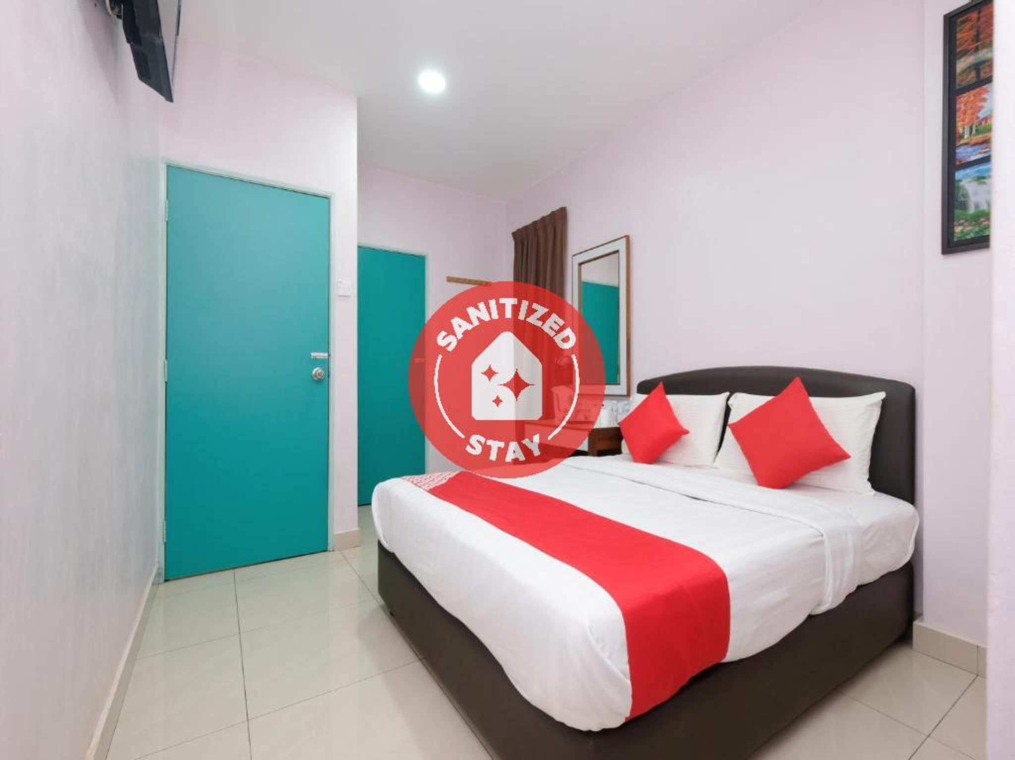 Oyo 89877 Sun Triang Hotel Kampong Kerayong Exterior photo