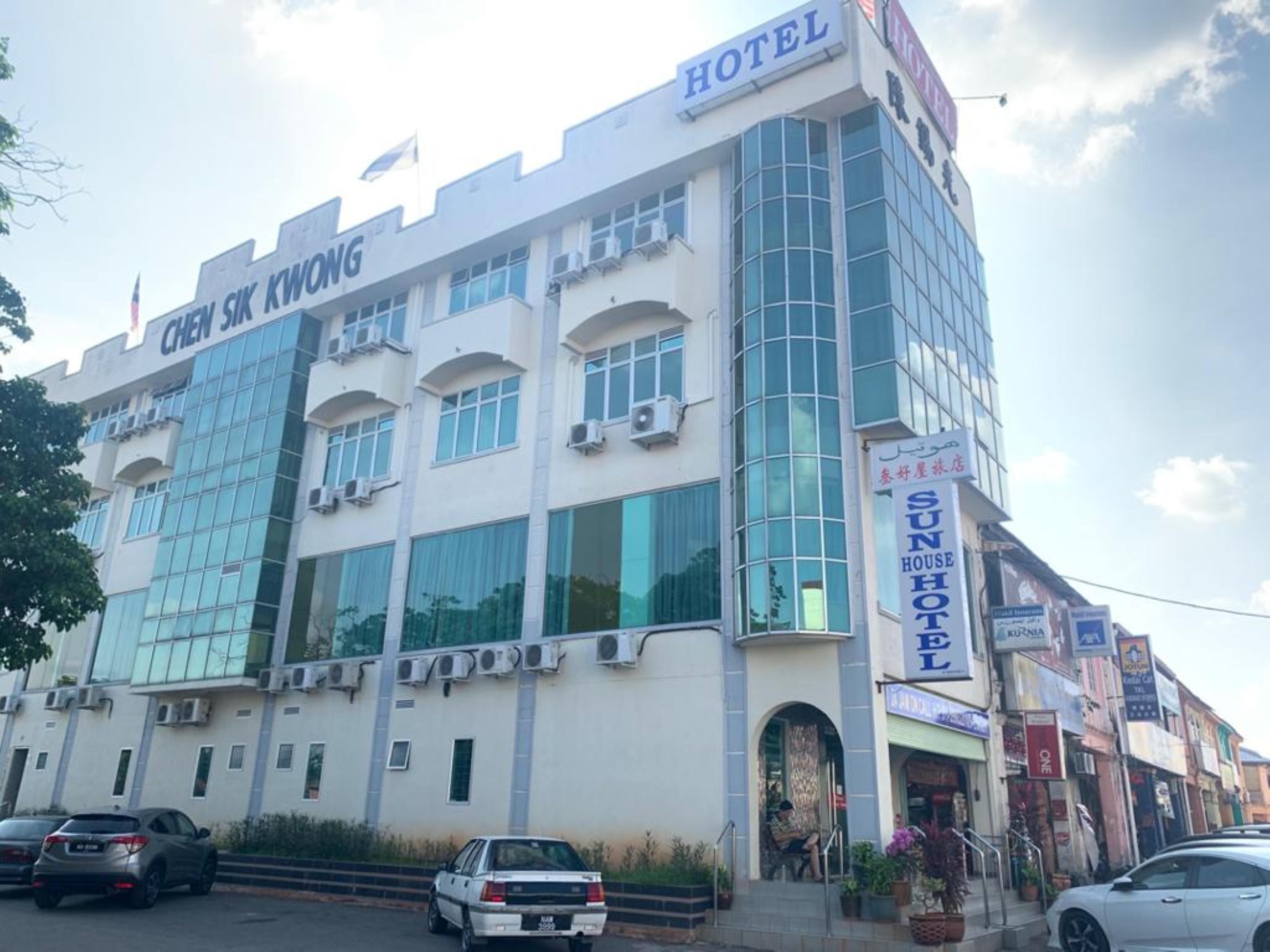 Oyo 89877 Sun Triang Hotel Kampong Kerayong Exterior photo