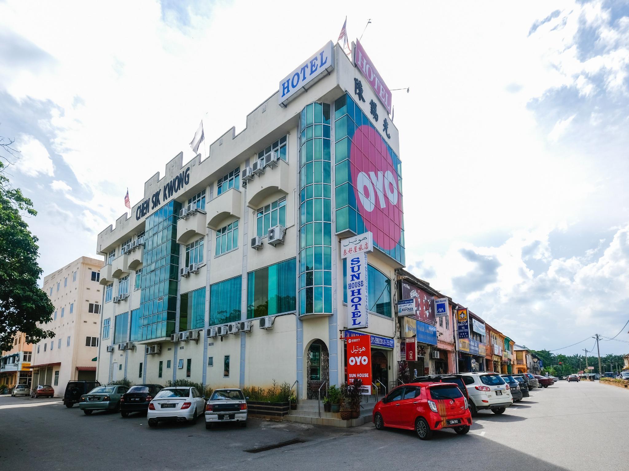 Oyo 89877 Sun Triang Hotel Kampong Kerayong Exterior photo