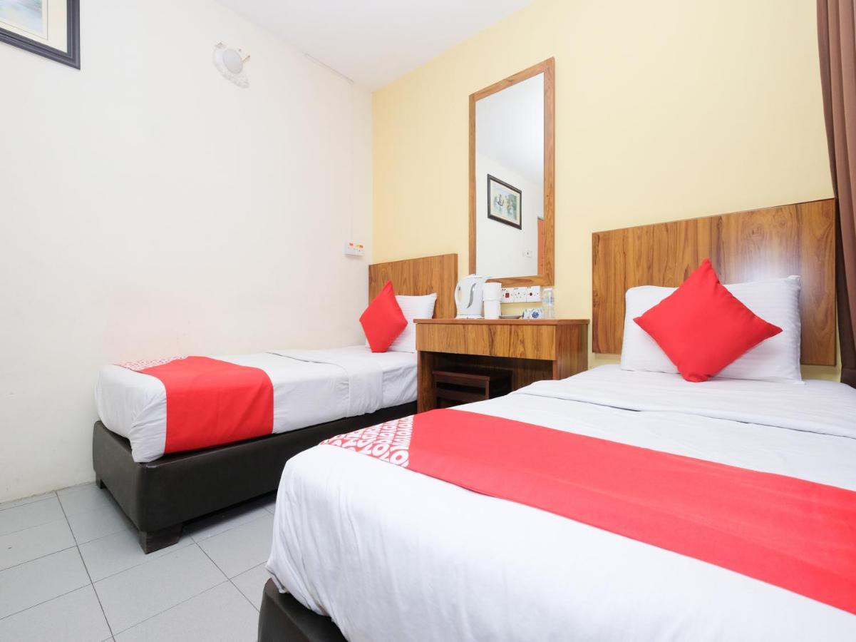 Oyo 89877 Sun Triang Hotel Kampong Kerayong Exterior photo