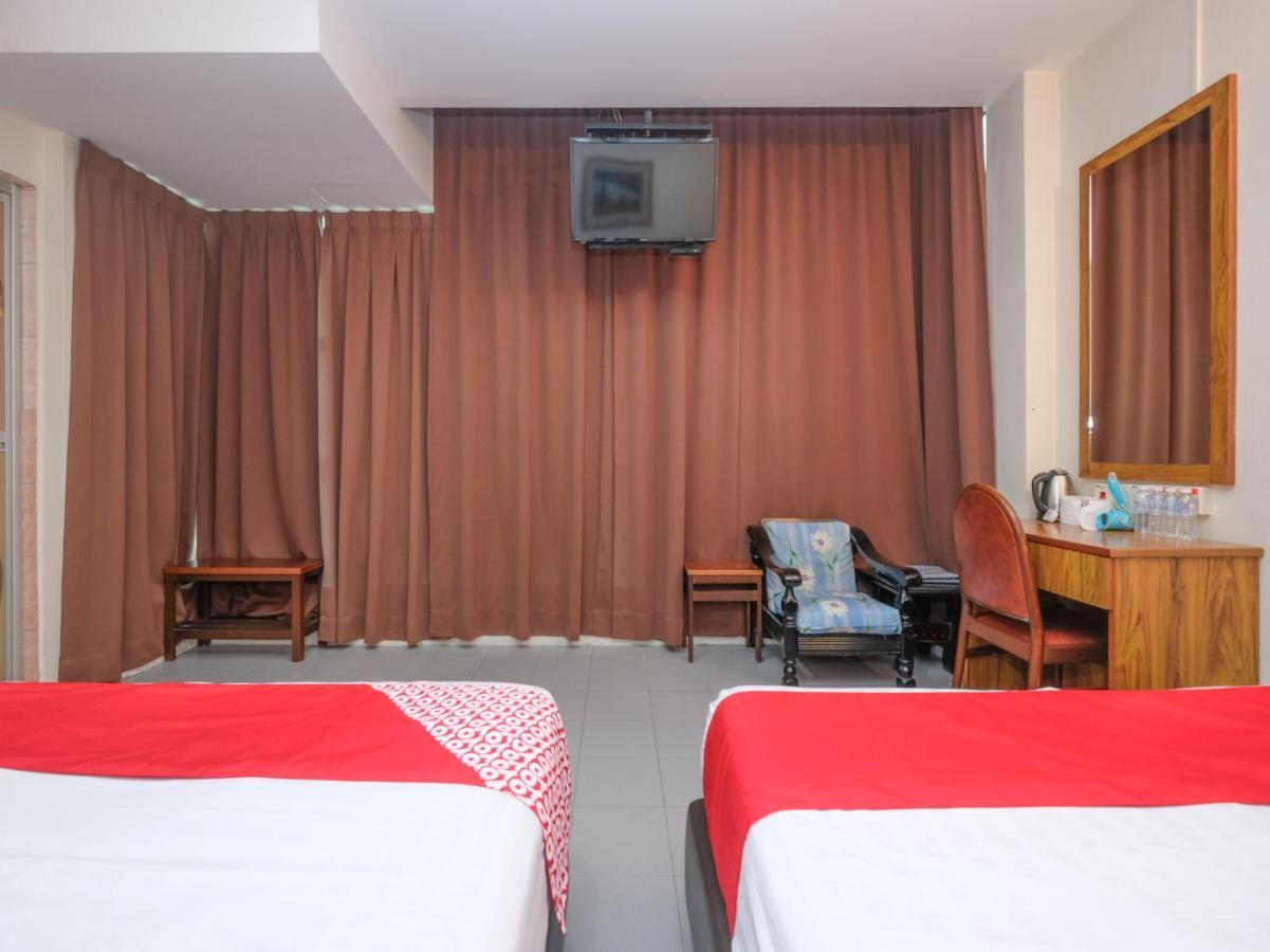 Oyo 89877 Sun Triang Hotel Kampong Kerayong Exterior photo