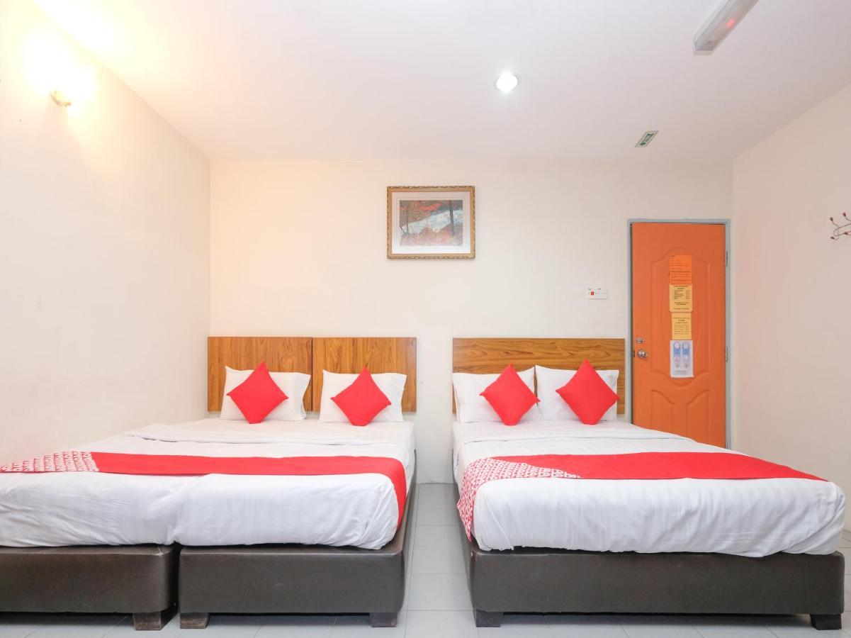 Oyo 89877 Sun Triang Hotel Kampong Kerayong Exterior photo