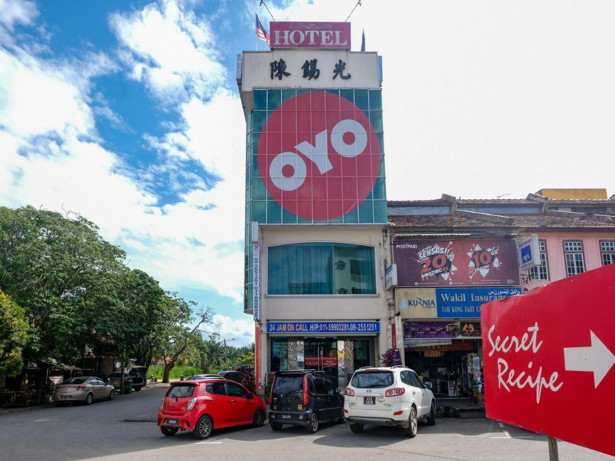 Oyo 89877 Sun Triang Hotel Kampong Kerayong Exterior photo
